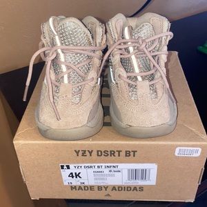 Yeezy Desert Boot infant size 4c worn once for pics like brand new with box